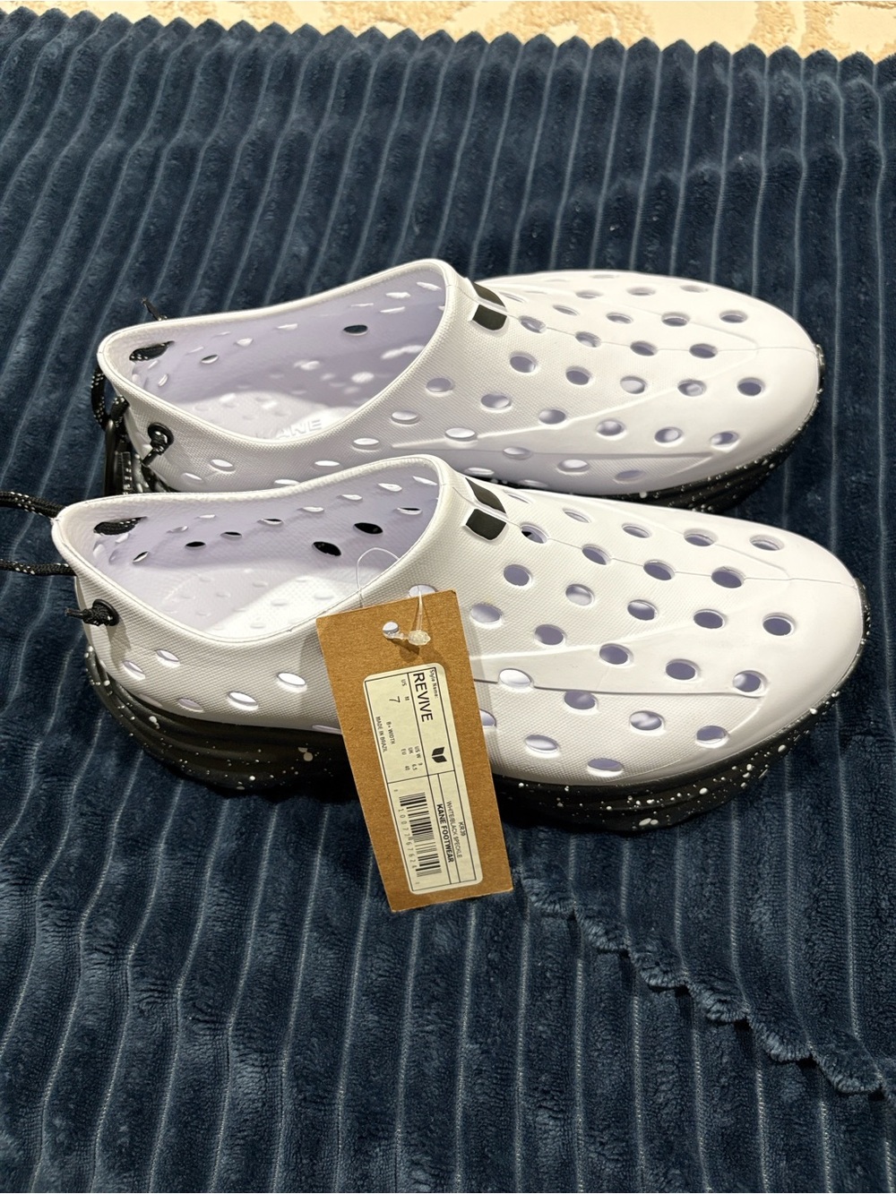 Black and White Kane Footwear. Brand new M7/W9